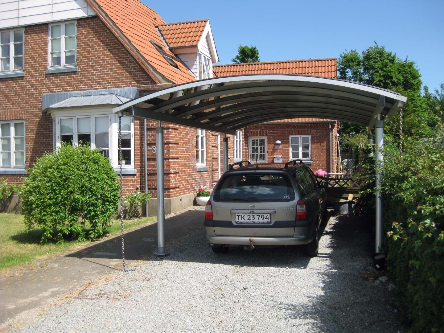 "When making new profiles, we leave it to the experts at Alumeco.." says BASES